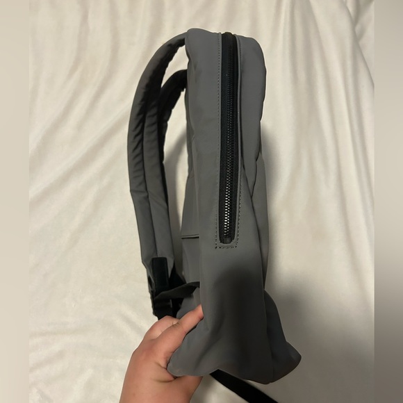 Away daypack backpack in gray asphalt - Picture 3 of 11